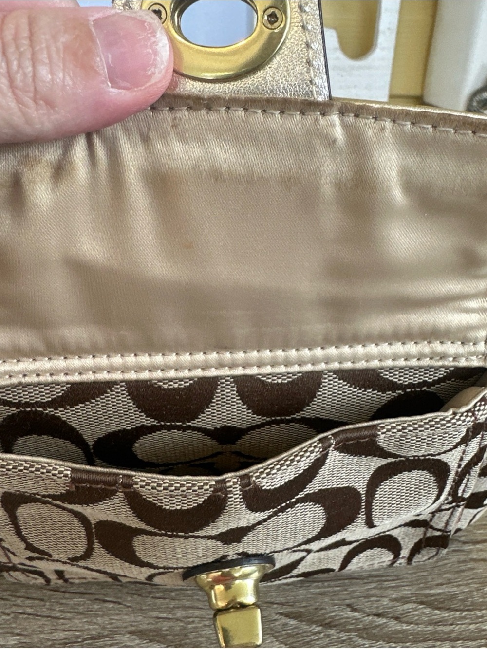 Coach Signature Penelope Turn Lock Monogram Crossbody Bag Gold stains on strap - Picture 10 of 15